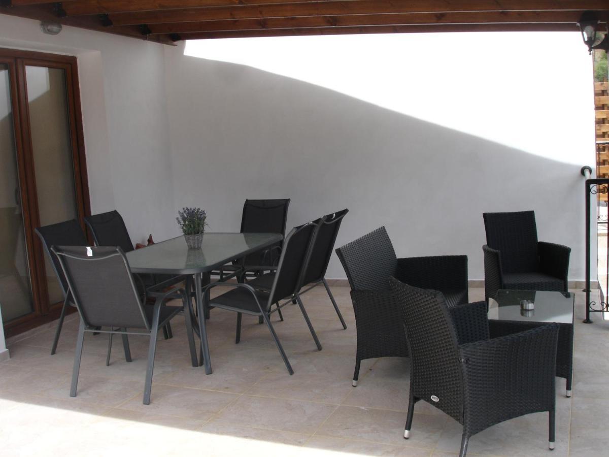 Love Holiday Suite 2 Tris Elies Exterior foto