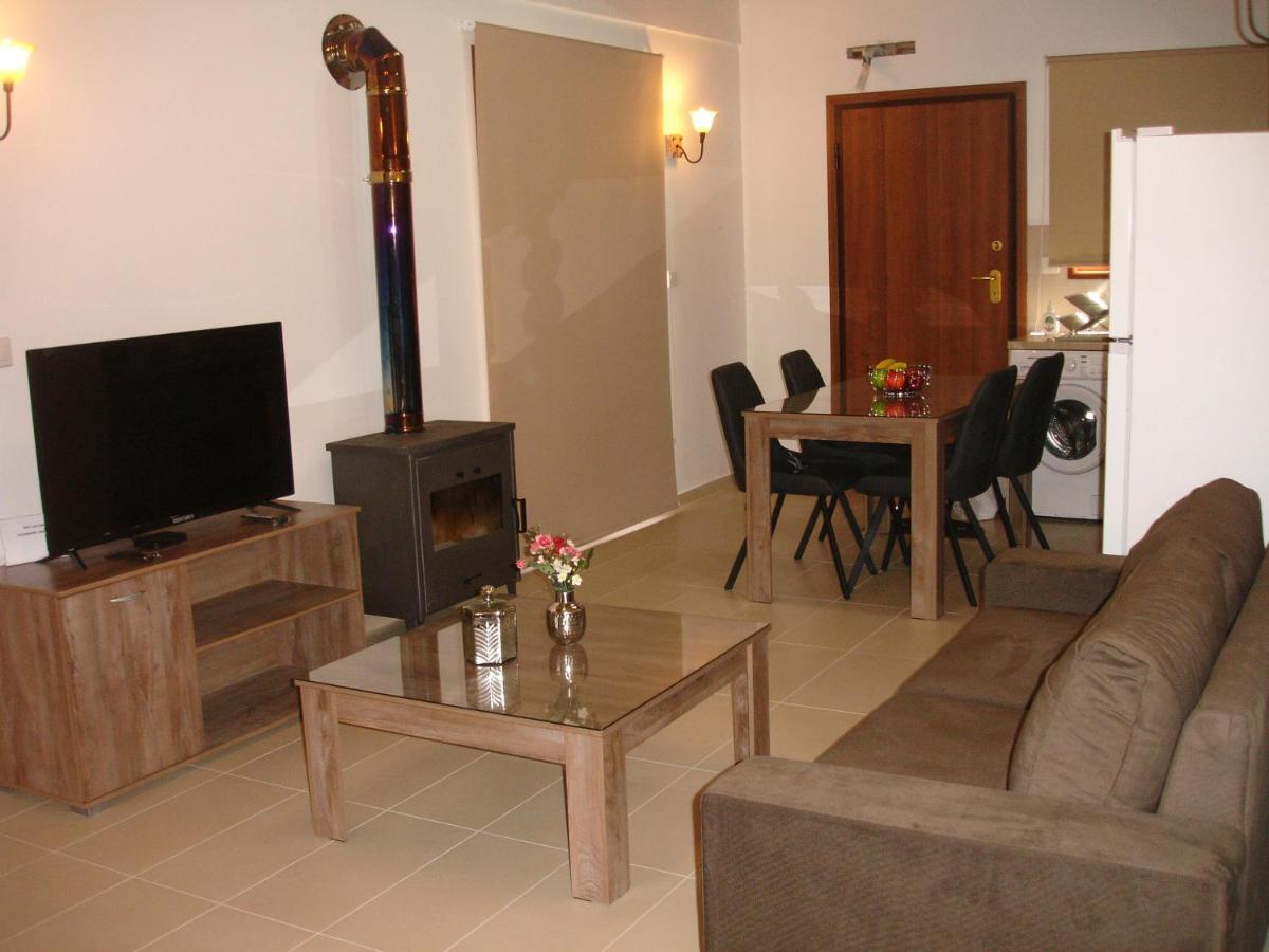 Love Holiday Suite 2 Tris Elies Exterior foto